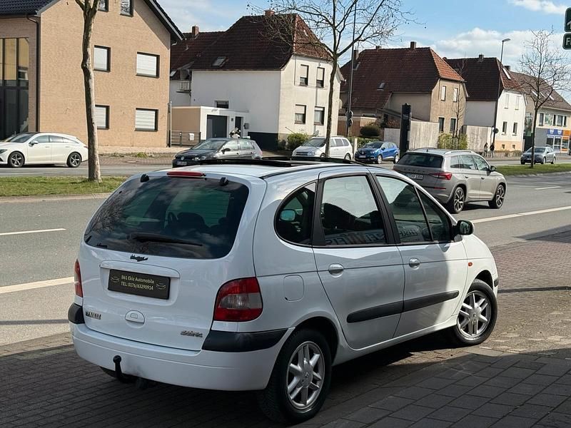 Gebraucht Renault Scénic 102 PS (75 kW) 2002 Weiß Van / Kleinbus