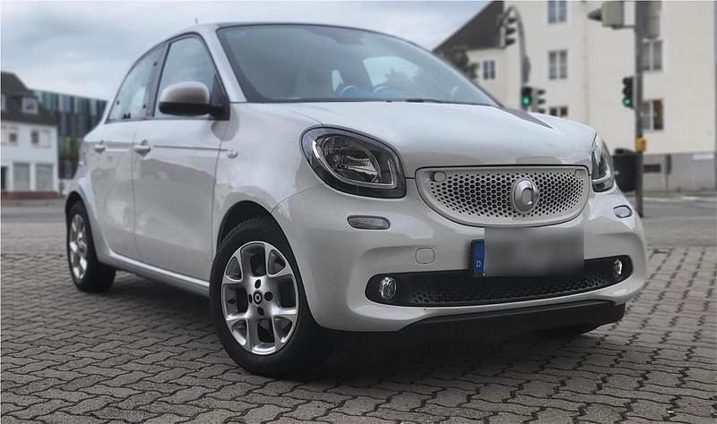 Weiß Gebraucht 2015 Smart ForFour Limousine | 7.200 € - Bild 1/4