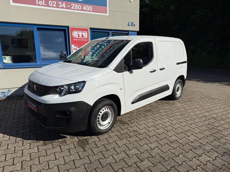 Weiß Gebraucht 2019 Peugeot Partner Premium Van / Kleinbus | 8.499 € (Guter Preis) - Bild 1/4