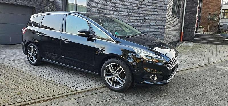 Iridiumschwarz metallic Gebraucht 2016 Ford S-MAX Titanium Van / Kleinbus | 11.890 € (Fairer Preis) - Bild 1/4