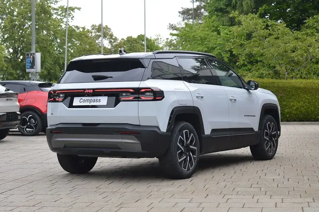 Neu Jeep Compass 224 PS (164 kW) 2026 Weiß SUV
