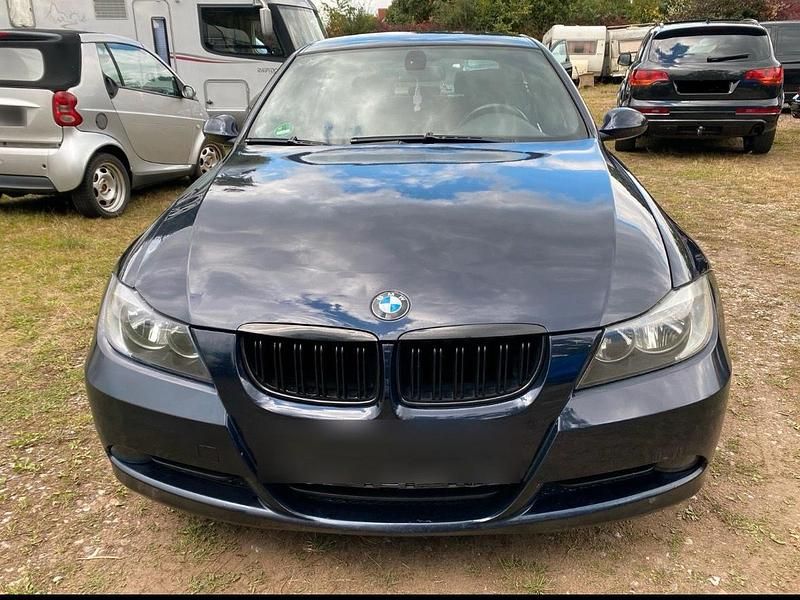 Gebraucht BMW 318 122 PS (89 kW) 2007 Blau Limousine