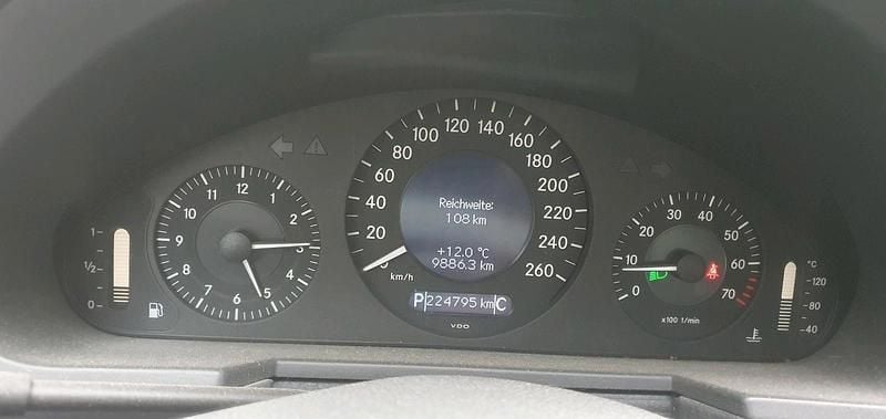 Silber Gebraucht 2005 Mercedes E200 Kombi | 3.000 € (Guter Preis) - Bild 1/4