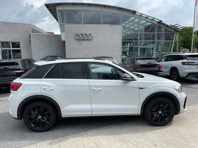 Second-hand VW T-Roc R-line 150 CP (110 kW) 2023 Alb SUV