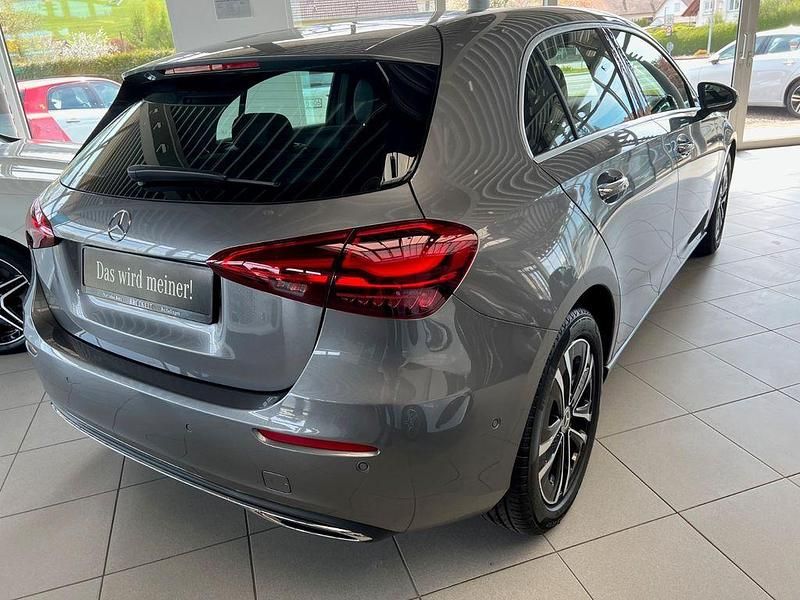 Gebraucht Mercedes A200 Advanced Plus 163 PS (119 kW) 2023 Grau Limousine