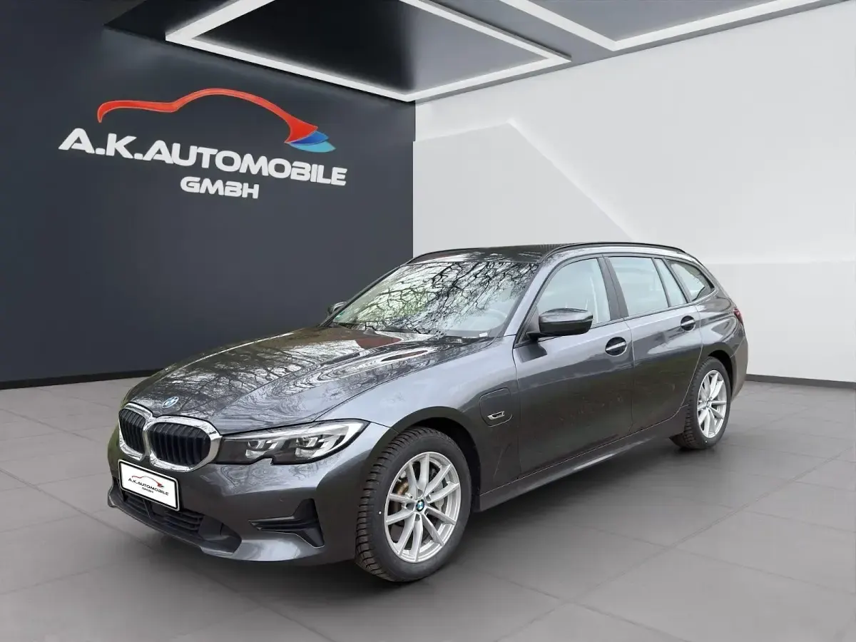 Używany BMW 330e Advantage 184 KM (135 kW) 2021 Szary Kombi