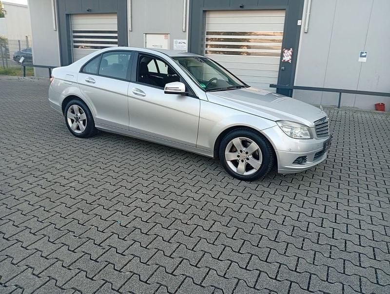 Silber Gebraucht 2008 Mercedes C200 Limousine | 3.650 € (Fairer Preis) - Bild 1/4