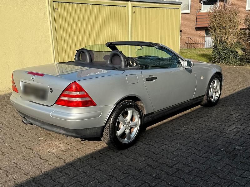 Gebraucht Mercedes SLK230 193 PS (141 kW) 1999 Silber Cabrio