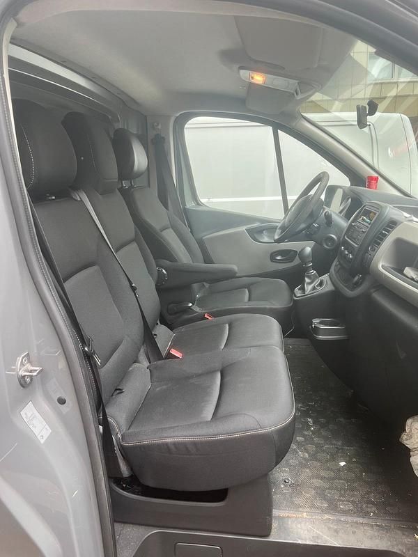 Gebraucht Renault Trafic Komfort 90 PS (66 kW) 2014 Grau Van / Kleinbus