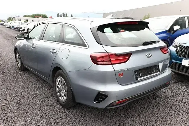 Gebraucht Kia Ceed Sportswagon Vision 140 PS (102 kW) 2019 Lunar silber metallic lunar silber metallic Kombi