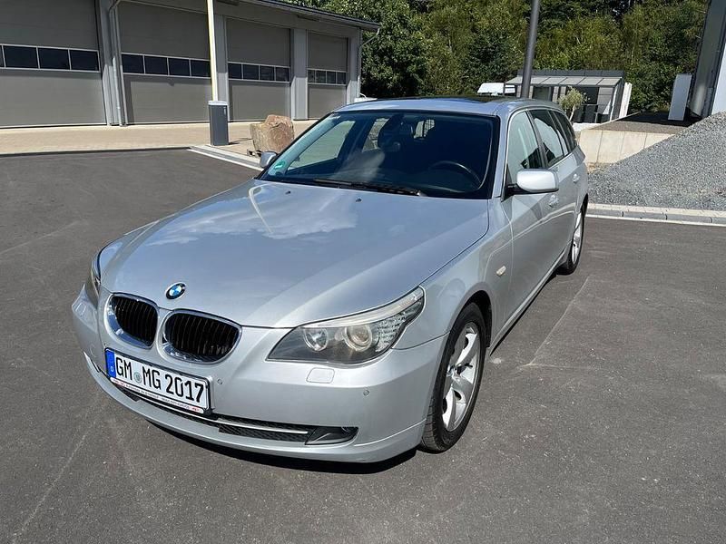 Gebraucht BMW 520 163 PS (119 kW) 2007 Silber Limousine