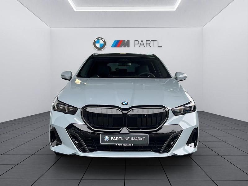Neu BMW 540 Performance 303 PS (222 kW) 2026 Grau Kombi