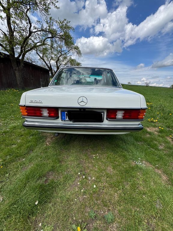 Gebraucht Mercedes 200 94 PS (69 kW) 1979 Weiß Limousine