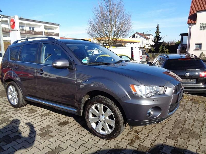 Gebraucht Mitsubishi Outlander Intense 156 PS (114 kW) 2011 Grau SUV