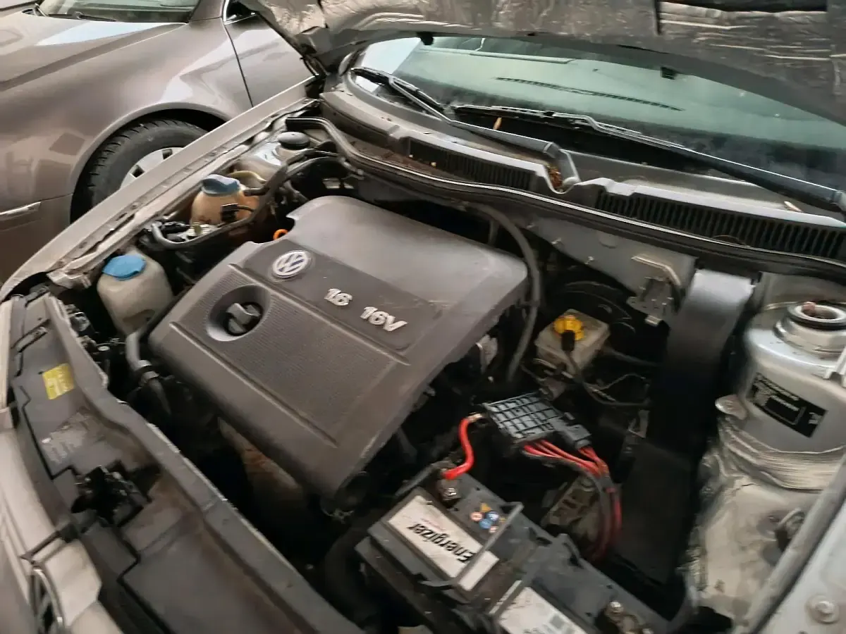 Second-hand VW Golf IV 105 CP (77 kW) 2001 Argintiu Break