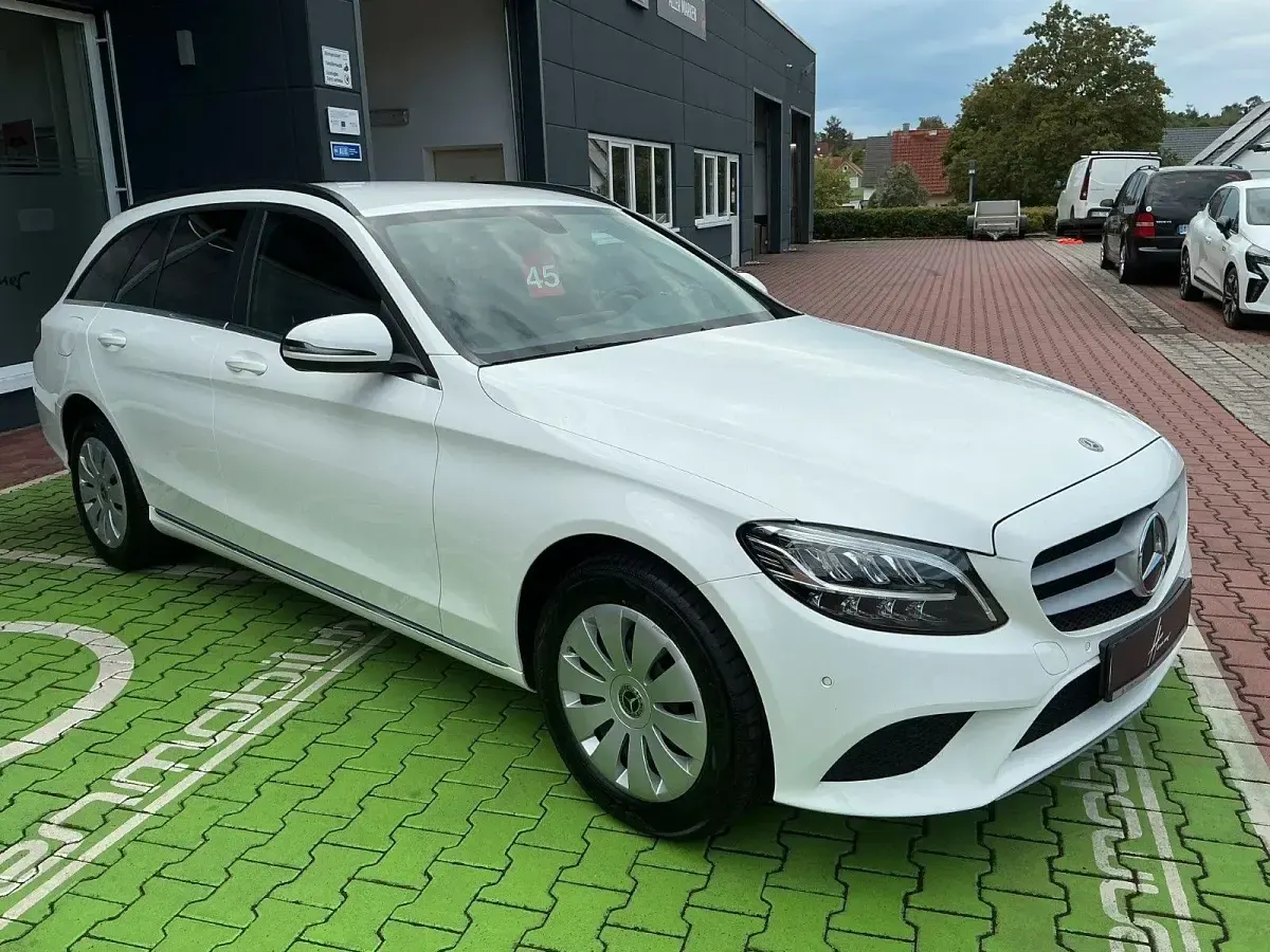 Gebraucht Mercedes C180 Business 122 PS (89 kW) 2019 Weiß Kombi