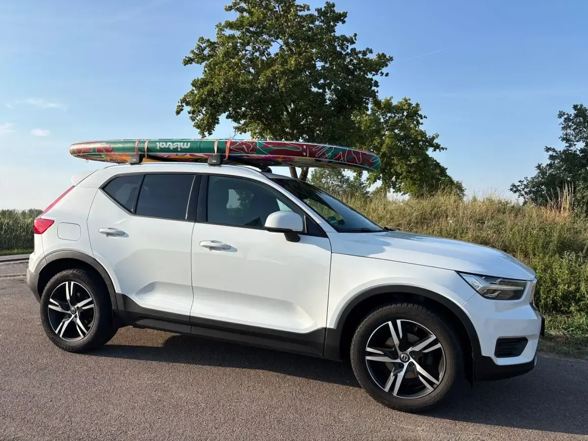 Gebraucht Volvo XC40 Momentum 129 PS (94 kW) 2022 Weiß SUV