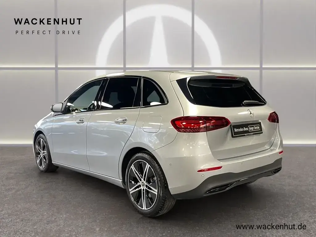 Gebraucht Mercedes B200 Progressive 163 PS (119 kW) 2024 Silber Kleinwagen