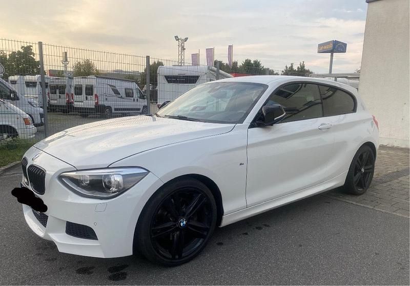 Weiß Gebraucht 2014 BMW 125 M Sport Kleinwagen | 11.690 € (Fairer Preis) - Bild 1/4
