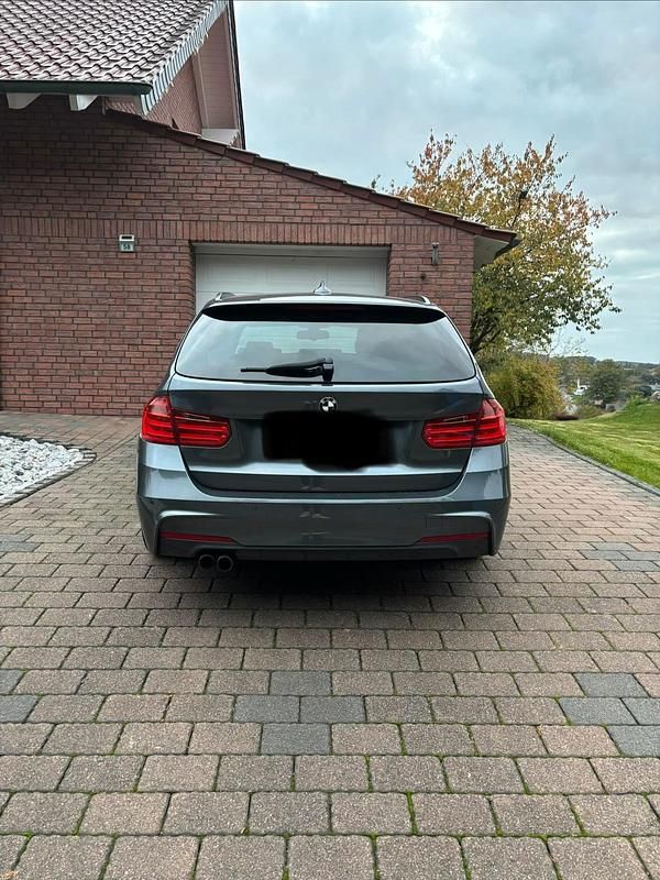 Gebraucht BMW 325 M Sport 218 PS (160 kW) 2013 Grau Kombi
