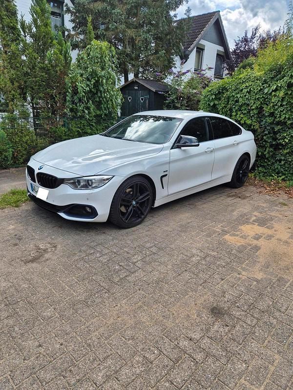 Weiß Gebraucht 2015 BMW 420 Coupé | 12.800 € (Guter Preis) - Bild 1/4