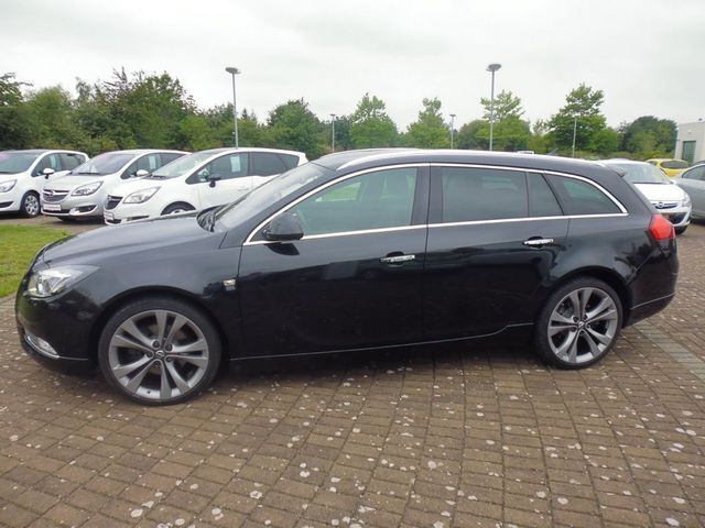 Schwarz metallic Gebraucht 2011 Opel Insignia Kombi | 12.200 € - Bild 1/4