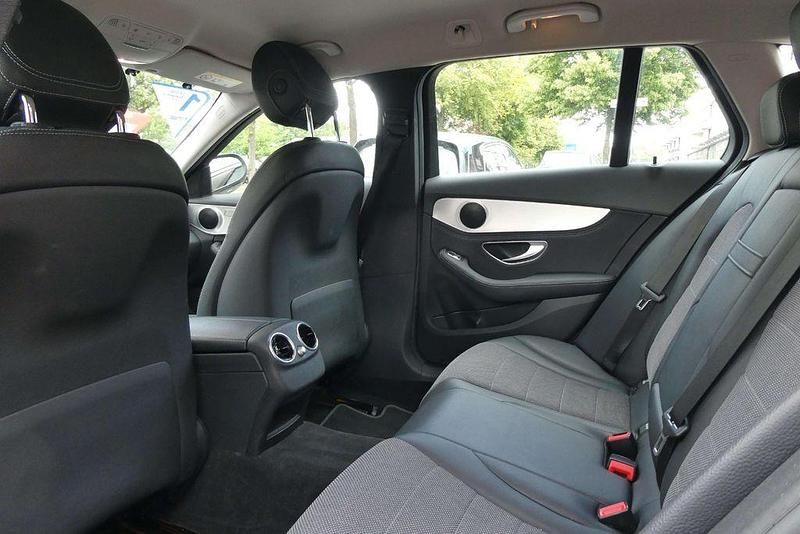 Schwarz Gebraucht 2016 Mercedes C250 Avantgarde Limousine | 16.450 € (Superpreis) - Bild 1/2