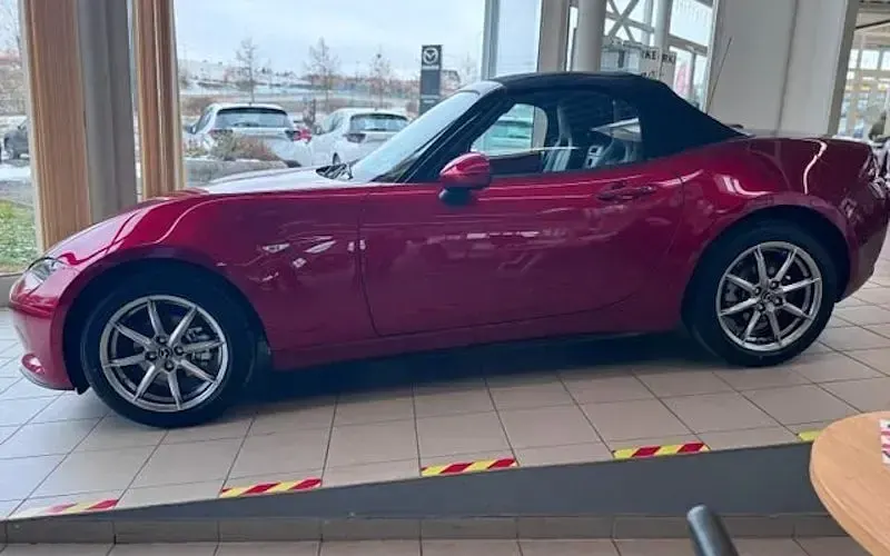 Neu Mazda MX5 Exclusive-Line 132 PS (97 kW) 2025 Rot Cabrio