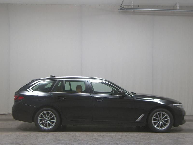 Gebraucht BMW 520 Performance 190 PS (139 kW) 2022 Schwarz Kombi