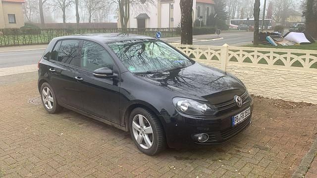 Gebraucht VW Golf VI Team 105 PS (77 kW) 2010 Deep black perleffekt Kleinwagen