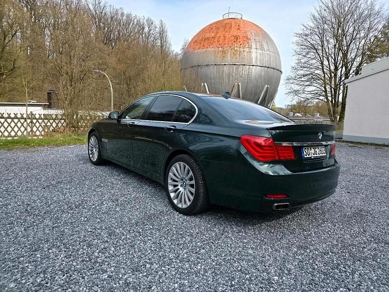 Gebraucht BMW 740 306 PS (225 kW) 2010 Grün Limousine