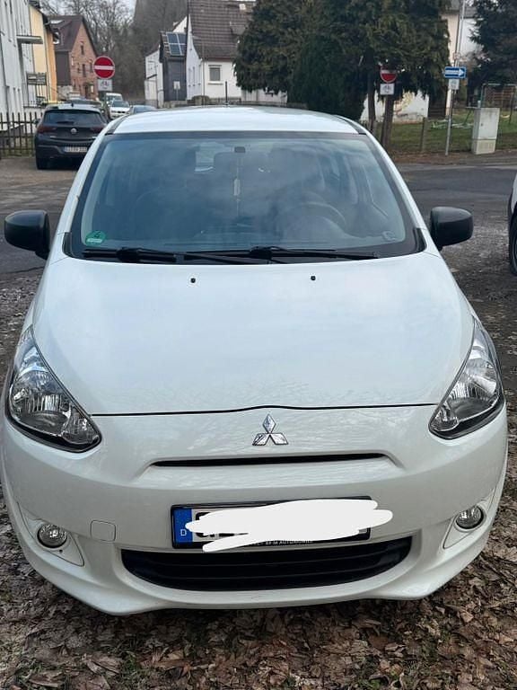 Weiß Gebraucht 2015 Mitsubishi Space Star Diamant Edition Limousine | 4.200 € (Guter Preis) - Bild 1/4