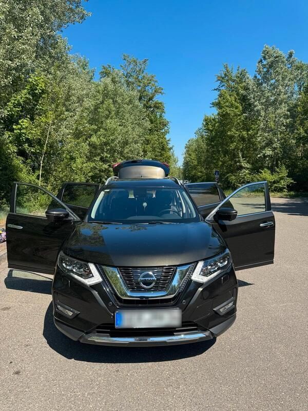 Grün Gebraucht 2017 Nissan X-Trail N-Connecta SUV | 23.800 € (Teuer) - Bild 1/4