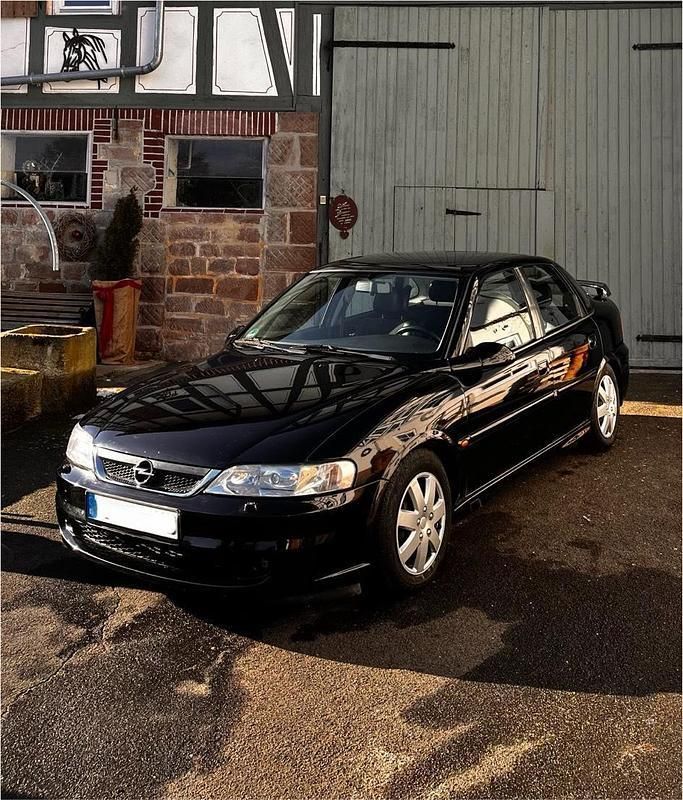 Schwarz Gebraucht 2001 Opel Vectra Edition Limousine | 1.800 € (Fairer Preis) - Bild 1/4
