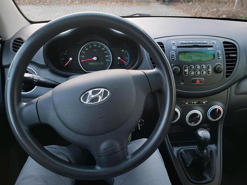 Gebraucht Hyundai i10 69 PS (50 kW) 2009 Rot Kleinwagen