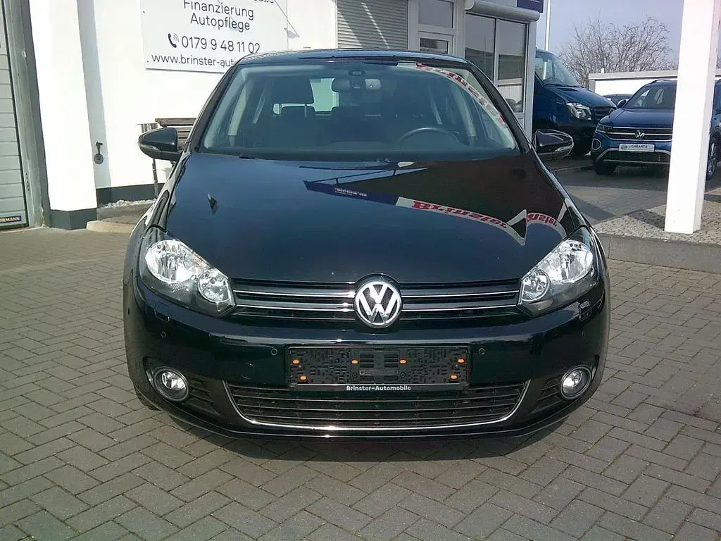 Second-hand VW Golf Style 105 CP (77 kW) 2011 Negru Monovolum