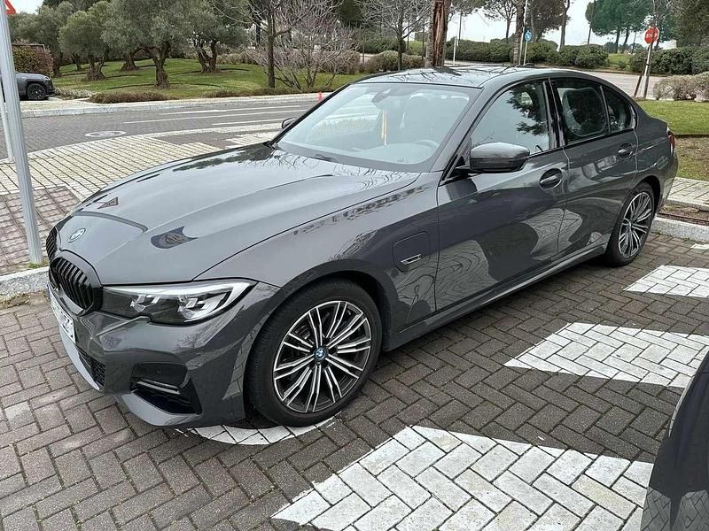 Grau Gebraucht 2022 BMW 320e M Sport Limousine | 33.000 € (Fairer Preis) - Bild 1/4