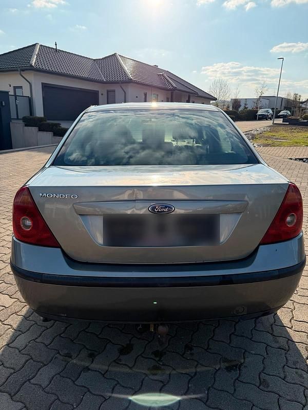 Gebraucht Ford Mondeo 110 PS (80 kW) 2001 Grau Limousine