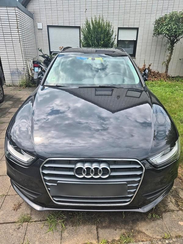 Grau Gebraucht 2012 Audi A4 Kombi | 6.900 € (Guter Preis) - Bild 1/4