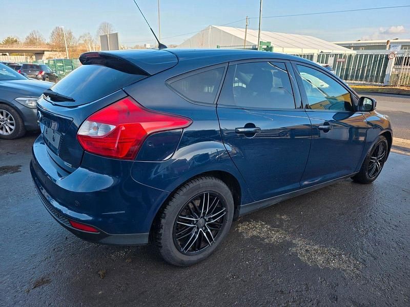 Usata Ford Focus 101 CV (74 kW) 2013 Blu Berlina
