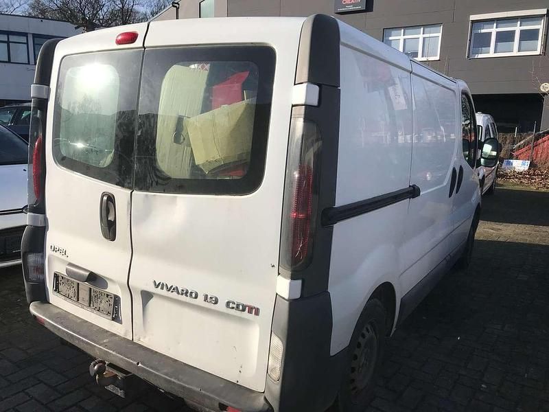 Gebraucht Opel Vivaro 101 PS (74 kW) 2005 Weiß Van / Kleinbus