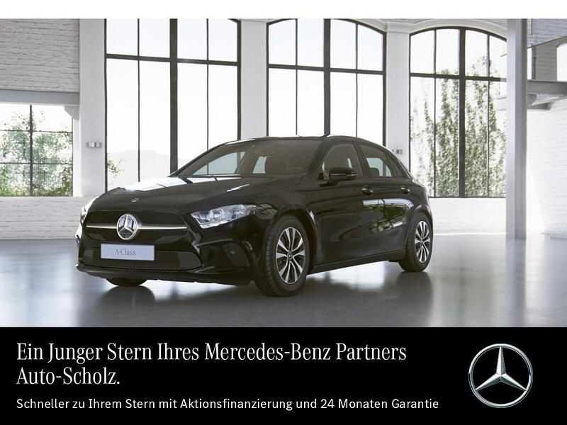 Schwarz Gebraucht 2022 Mercedes A180 Business Limousine | 23.567 € (Superpreis) - Bild 1/4