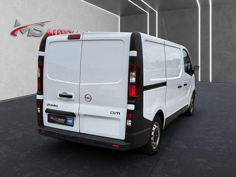 Gebraucht Opel Vivaro 121 PS (88 kW) 2018 Weiß Van / Kleinbus