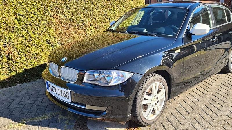 Schwarz Gebraucht 2010 BMW 118 Kleinwagen | 7.400 € (Teuer) - Bild 1/4