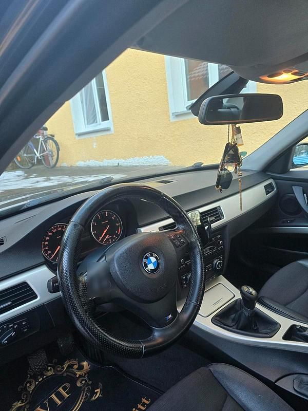 Gebraucht BMW 318 143 PS (105 kW) 2008 Grau Limousine