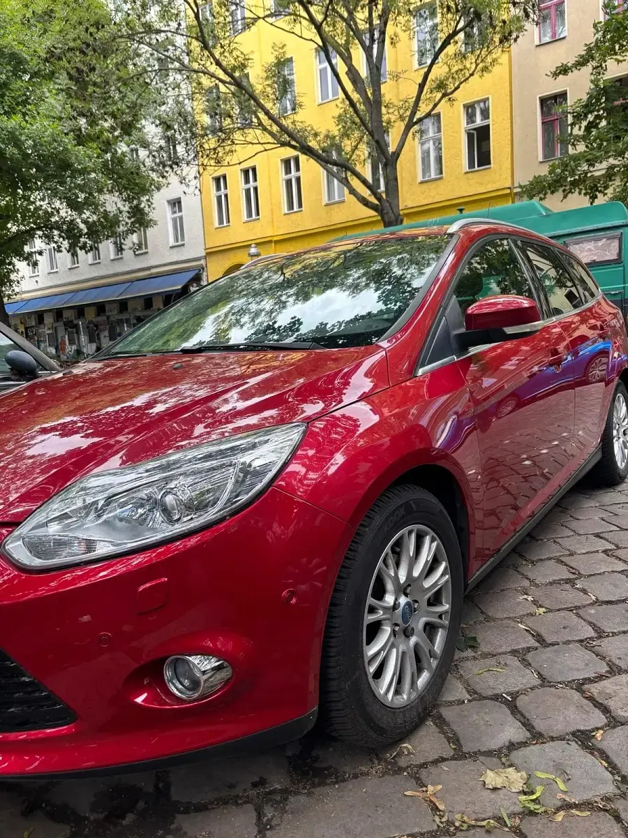 Gebraucht Ford Focus Titanium 125 PS (91 kW) 2012 Rot Kombi