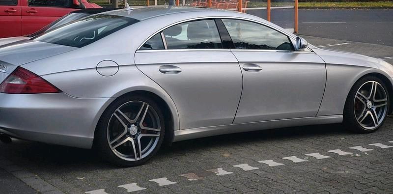 Silber Gebraucht 2006 Mercedes CLS320 Limousine | 6.450 € (Fairer Preis) - Bild 1/4