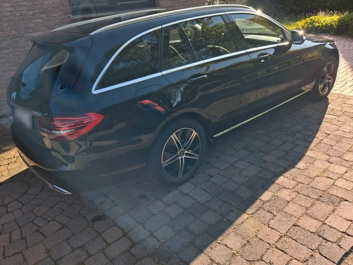 Gebraucht Mercedes C220 Avantgarde 194 PS (142 kW) 2020 Schwarz Kombi