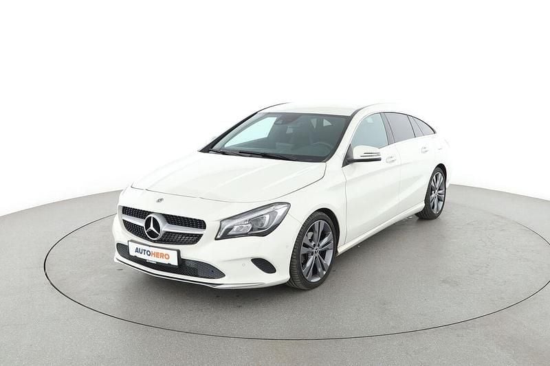 Weiß Gebraucht 2017 Mercedes CLA200 Shooting Brake Urban Kombi | 21.230 € (Fairer Preis) - Bild 1/3