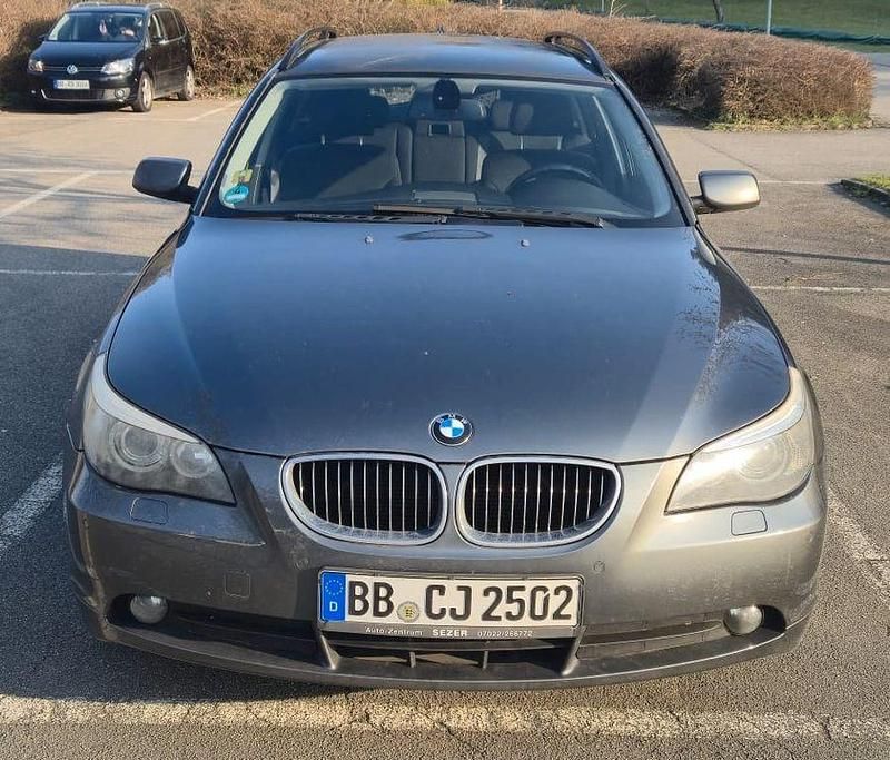 Gebraucht BMW 523 177 PS (130 kW) 2006 Grau Kombi